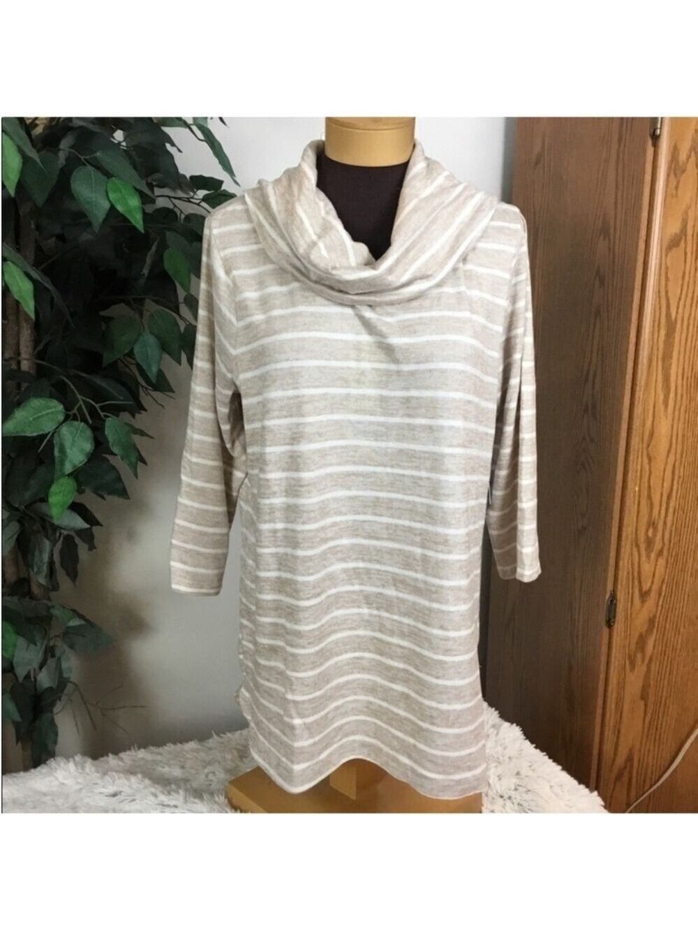 Croft & Barrow 3/4 sleeve cowl neck Woman’s size XXL beige cream stripe